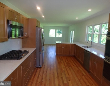 449 Street Road - Photo Thumbnail 7