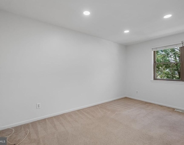 1019 Bancroft Place - Photo Thumbnail 10