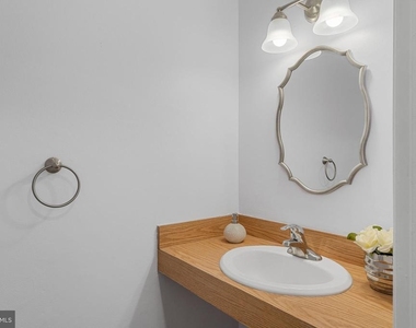 1019 Bancroft Place - Photo Thumbnail 7