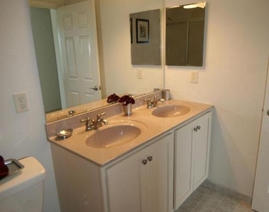 212 Village Way - Photo Thumbnail 10