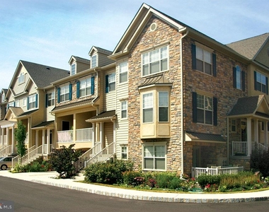 212 Village Way - Photo Thumbnail 1