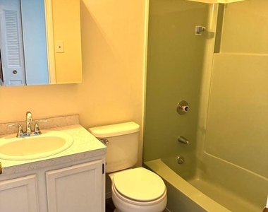 130 Westbury Court - Photo Thumbnail 10