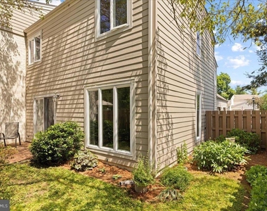 130 Westbury Court - Photo Thumbnail 11