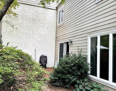 130 Westbury Court - Photo Thumbnail 14