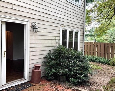 130 Westbury Court - Photo Thumbnail 12