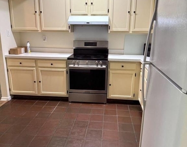 130 Westbury Court - Photo Thumbnail 4