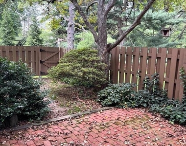 130 Westbury Court - Photo Thumbnail 13