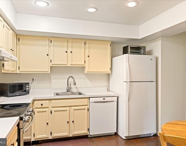 130 Westbury Court - Photo Thumbnail 3