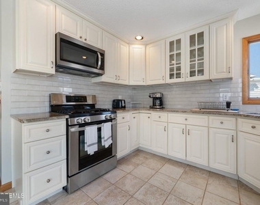 43 Florence Lane - Photo Thumbnail 11