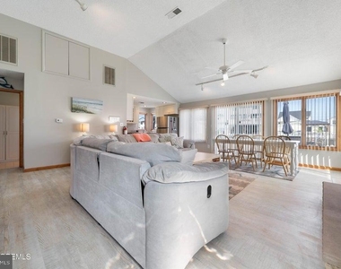 43 Florence Lane - Photo Thumbnail 5