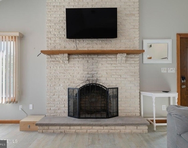 43 Florence Lane - Photo Thumbnail 9