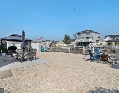 43 Florence Lane - Photo Thumbnail 4
