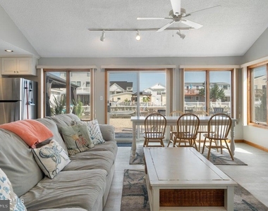 43 Florence Lane - Photo Thumbnail 7