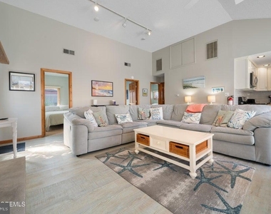 43 Florence Lane - Photo Thumbnail 10