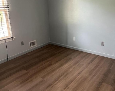 68 Crosspointe Drive - Photo Thumbnail 5