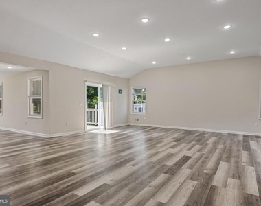 55 Shawnee Ave - Photo Thumbnail 6