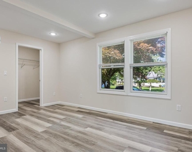 55 Shawnee Ave - Photo Thumbnail 14