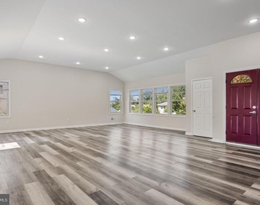 55 Shawnee Ave - Photo Thumbnail 5