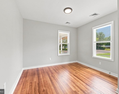 107 Broad Avenue - Photo Thumbnail 6