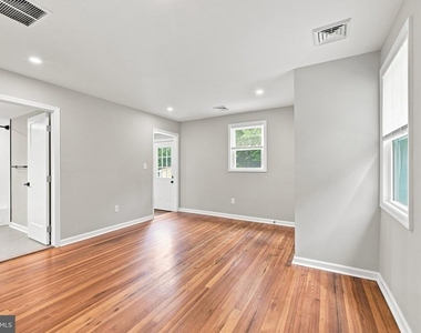 107 Broad Avenue - Photo Thumbnail 12