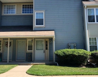 237 Andover Place - Photo Thumbnail 2