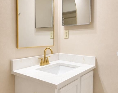 237 Andover Place - Photo Thumbnail 24