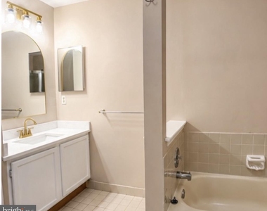 237 Andover Place - Photo Thumbnail 18
