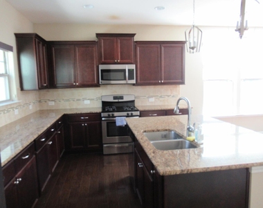 1125 Midtowne Way - Photo Thumbnail 4