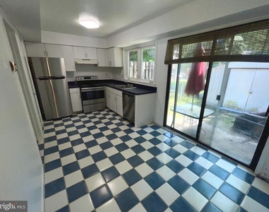 1 Dover Court - Photo Thumbnail 4