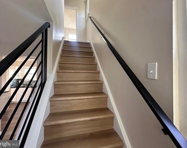 225 Velde Avenue - Photo Thumbnail 7