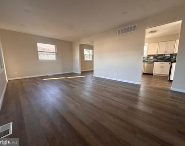 225 Velde Avenue - Photo Thumbnail 2