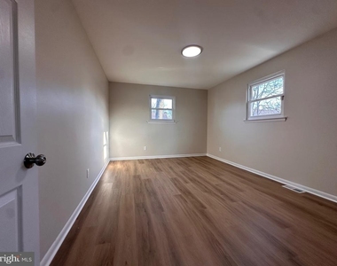 225 Velde Avenue - Photo Thumbnail 12