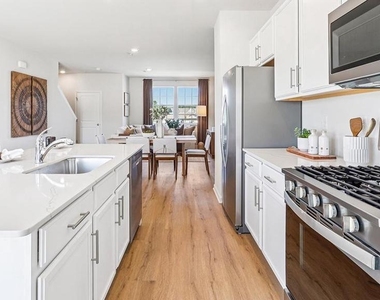 122 Essex Drive - Photo Thumbnail 17