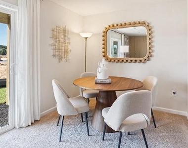 122 Essex Drive - Photo Thumbnail 7