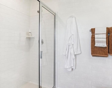 122 Essex Drive - Photo Thumbnail 23