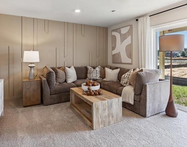 122 Essex Drive - Photo Thumbnail 5