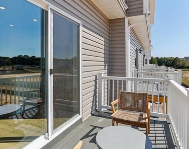 122 Essex Drive - Photo Thumbnail 32