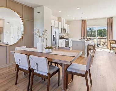 122 Essex Drive - Photo Thumbnail 12