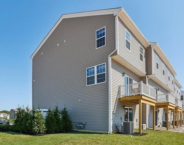122 Essex Drive - Photo Thumbnail 33