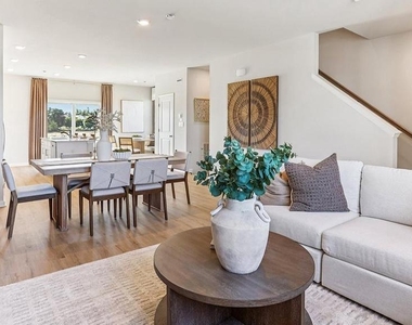 122 Essex Drive - Photo Thumbnail 9