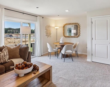 122 Essex Drive - Photo Thumbnail 6
