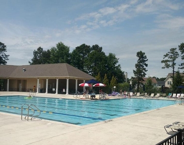 122 Essex Drive - Photo Thumbnail 39