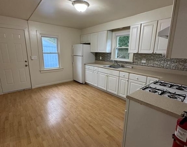 104 S Pearl St S S - Photo Thumbnail 2