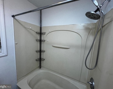 323 E Vine Street - Photo Thumbnail 13