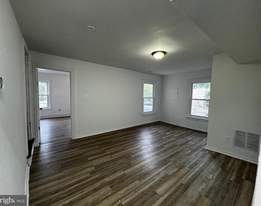 323 E Vine Street - Photo Thumbnail 7