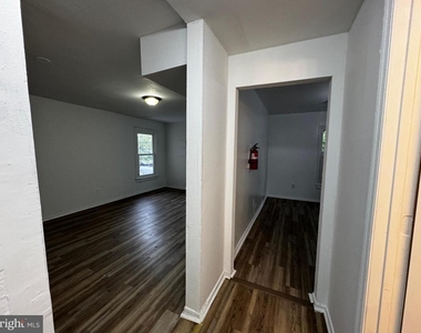 323 E Vine Street - Photo Thumbnail 9