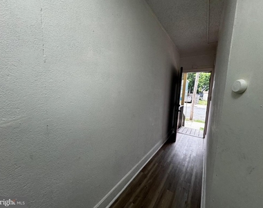 323 E Vine Street - Photo Thumbnail 1
