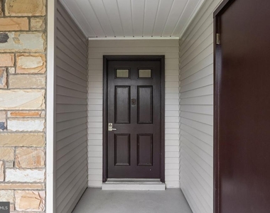 109 Huntington Drive - Photo Thumbnail 2