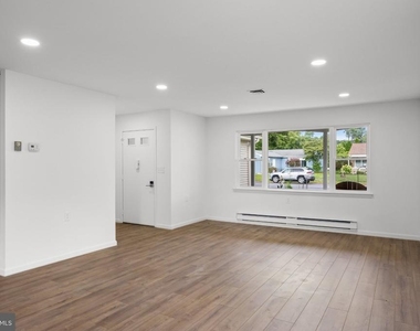 109 Huntington Drive - Photo Thumbnail 10