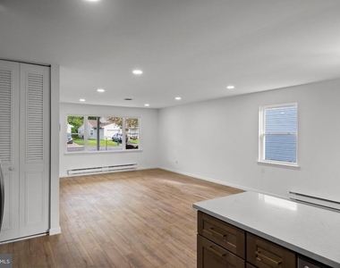 109 Huntington Drive - Photo Thumbnail 12